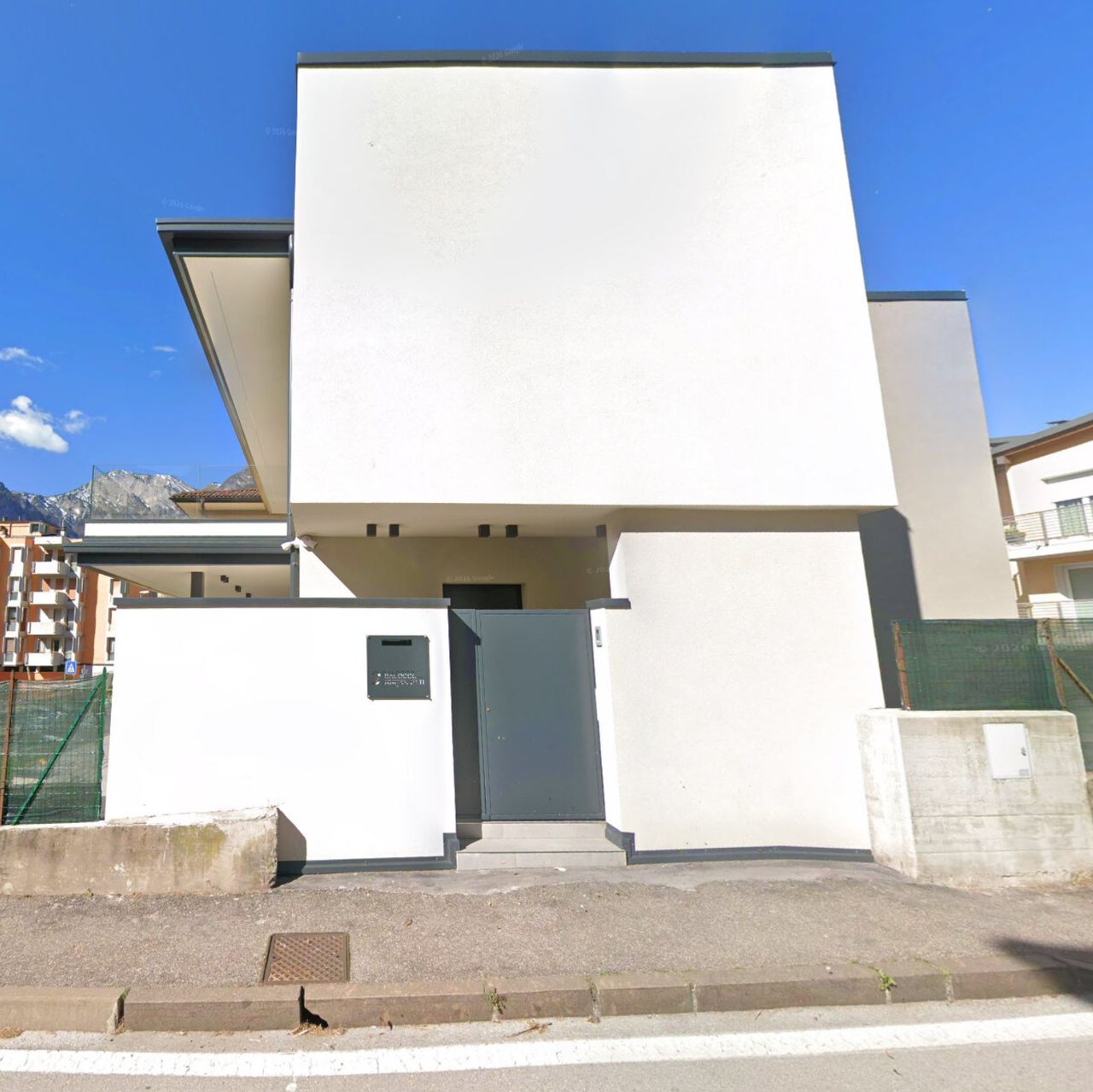 Demoricostruzione edificio unifamiliare, Fotografia