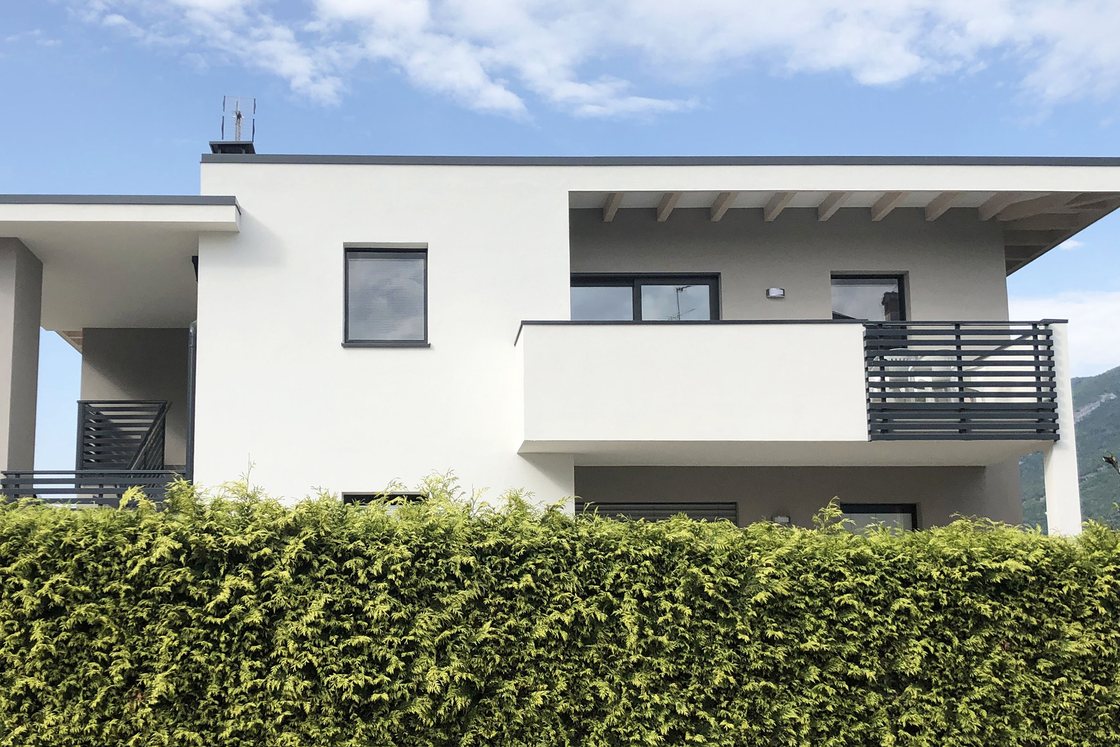 Riqualificazione architettonica e sopraelevazione edificio residenziale, Dro