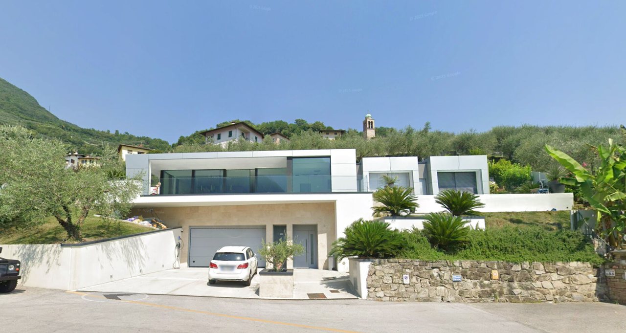 Villa C1, Tenno