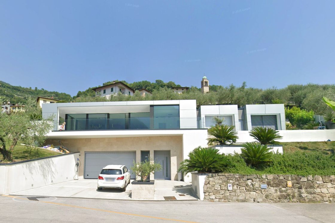 Villa C1, Tenno